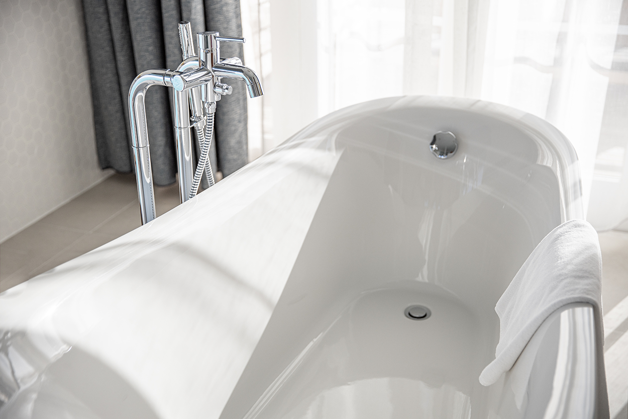 How to maintain a clean bathtub_